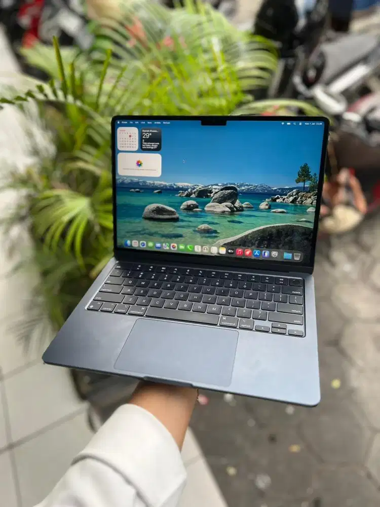 Macbook air m2 13inch 16/256gb cc rendah resmi ibox garansi On