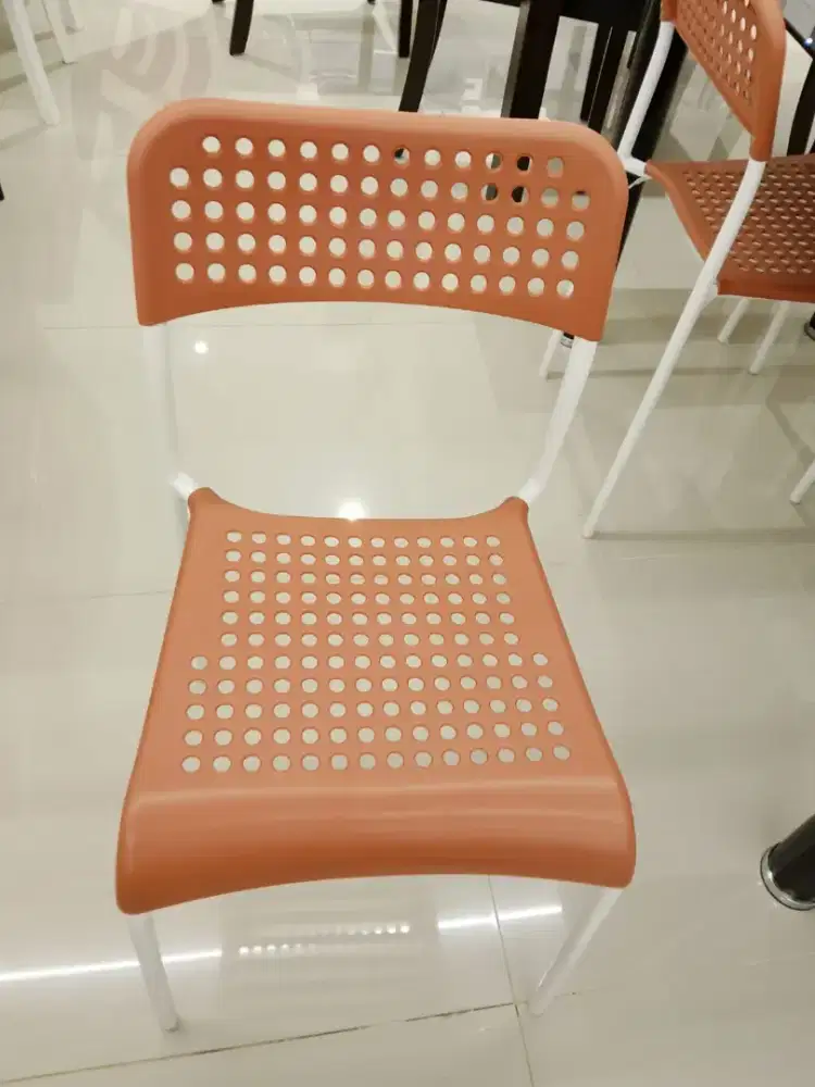 Kursi minimalis Halbert