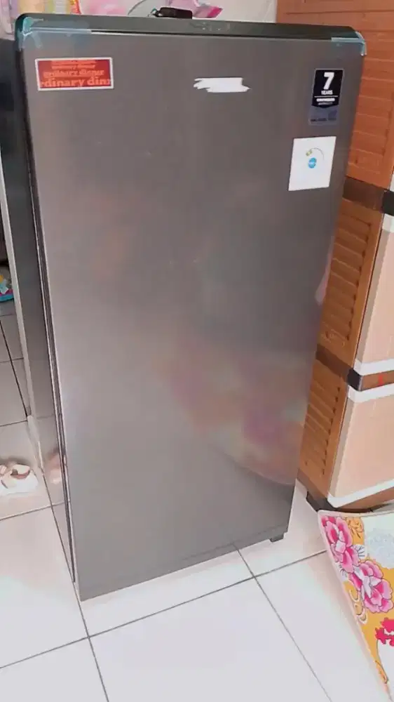 Kulkas merek Aqua satu pintu