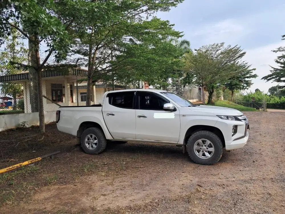 TRITON 2.4L DC GLS (4X4) M/T DIESEL 2021