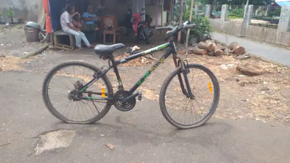 Di jual sepeda gunung uk 26 lama gak di pake ban kepes