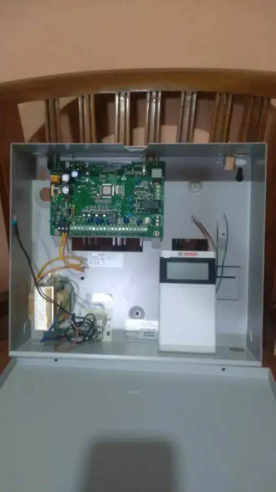 Panel merk Bosch cc408 dan panel sol 2000