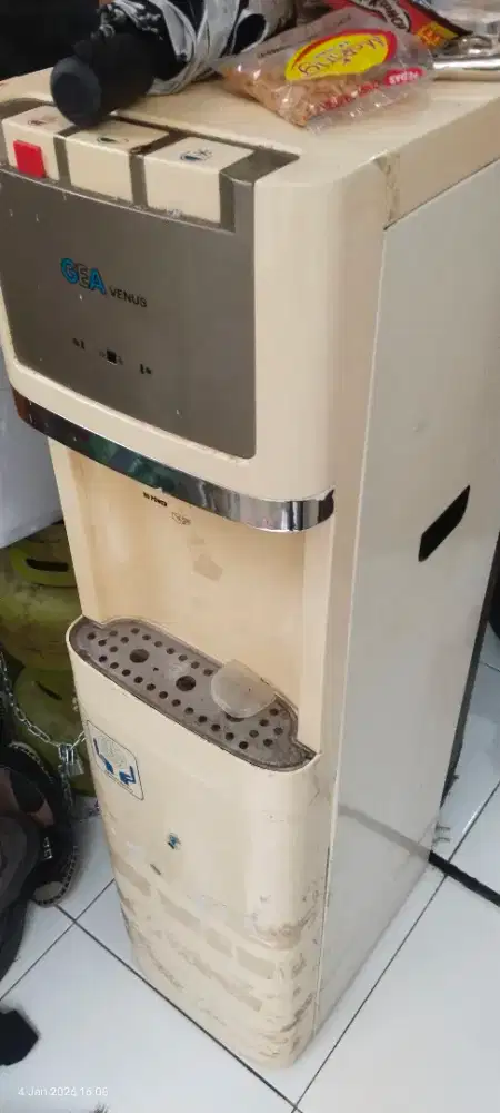 Djual cpt dispenser merk gea venus kondisi hot ga nyala aja cool oke