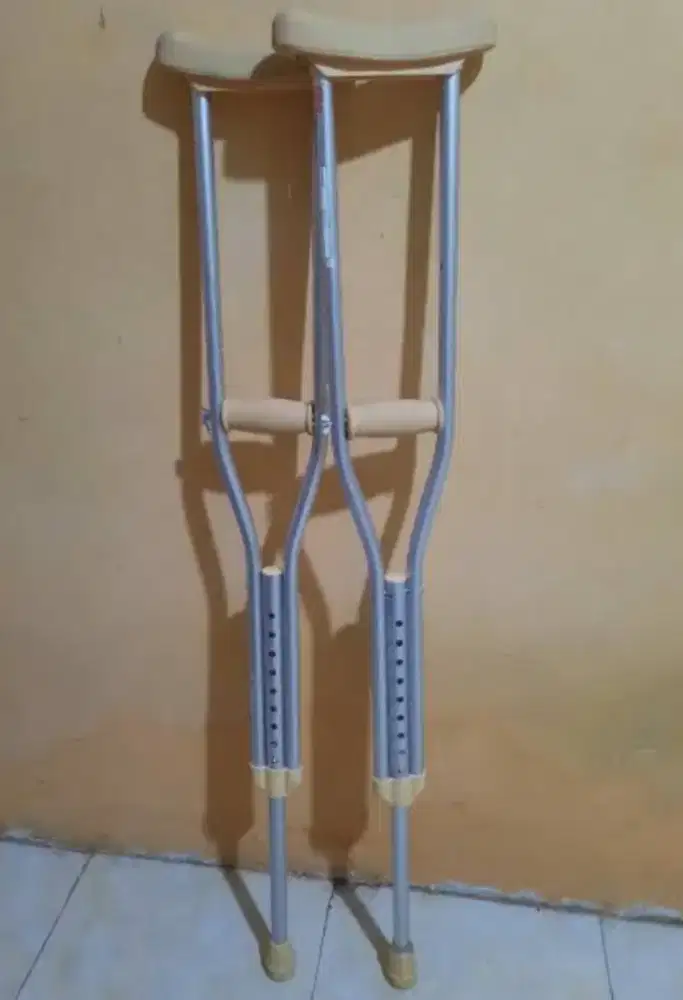 Dijual kru gea tongkat ketiak untuk kaki pincang