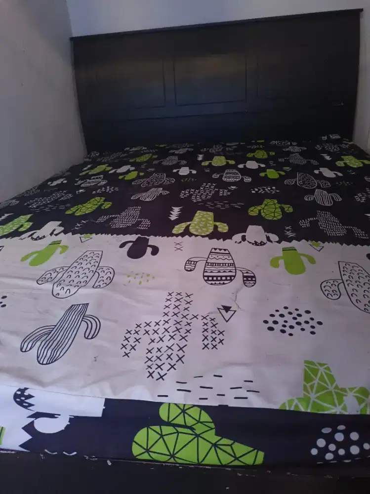 Jual Kasur dan divan 1 set masih bagus berkualitas