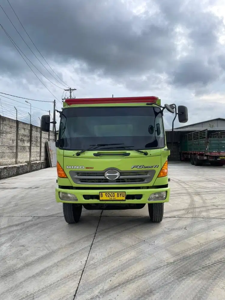 Hino Lohan Engkel FG235JP 2011 Bak Sentral