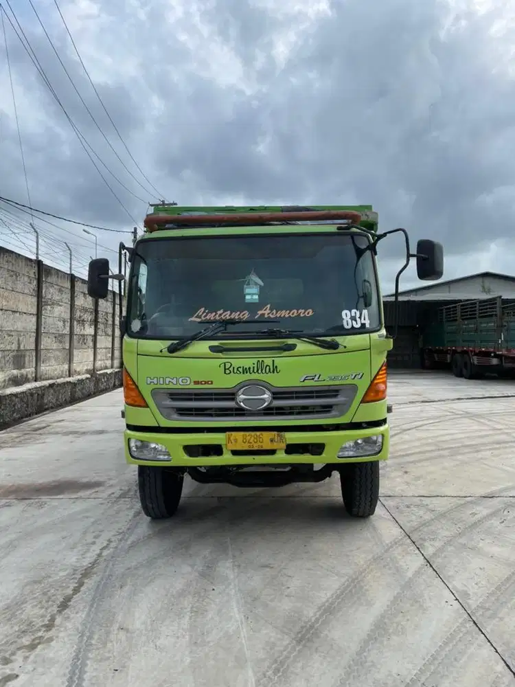 Hino Lohan Tronton FL235JW 2011