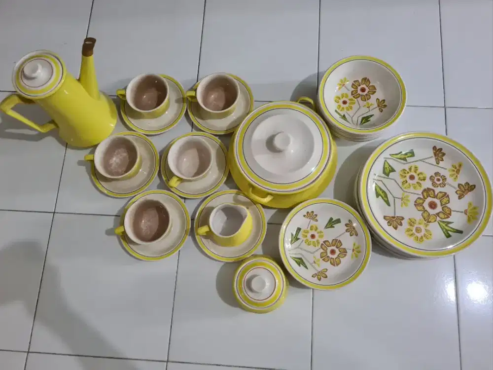 1 set Peralatan Makan Vintage 70's Yellow Nikko Ironstone