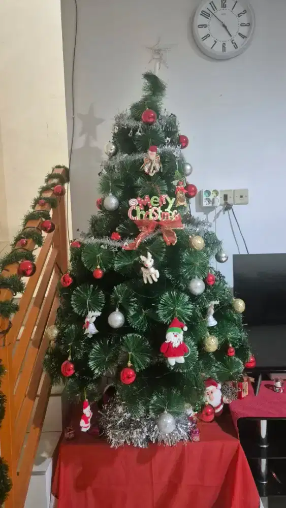 POHON NATAL ATAU CHRISTMAS TREE