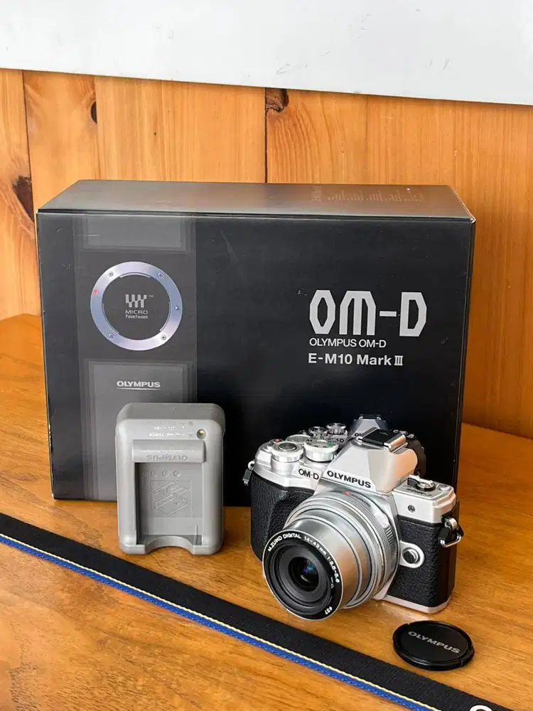 Olympus OM-D E-M10 Mark III Kit 14-42mm Mulus