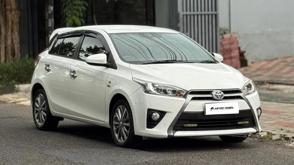 YARIS G 2017 / 2016 Matic Bagus Murah Kredit Bekas Surabaya Lengkap