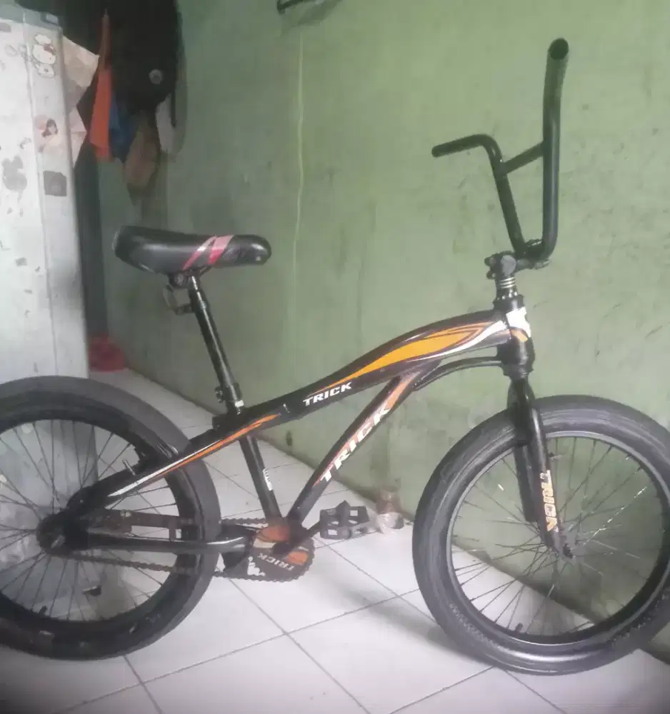 Sepeda BMX trick UK 20 ban jumbo