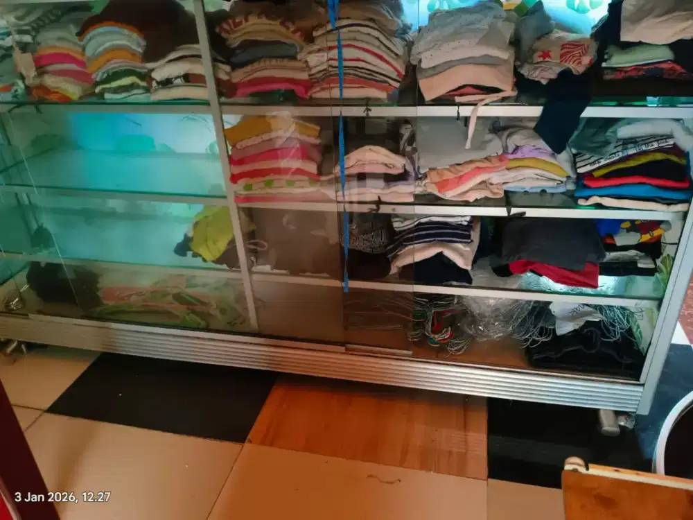 Etalase Kaca Bekas Pakaian 2 x 1 Meter 4 Susun
