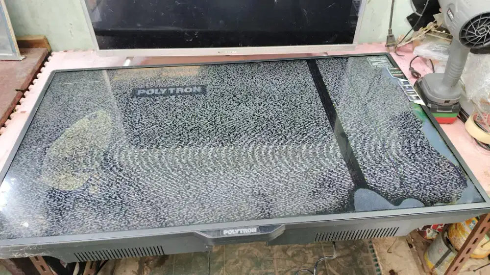 Tv polytron 40 inch