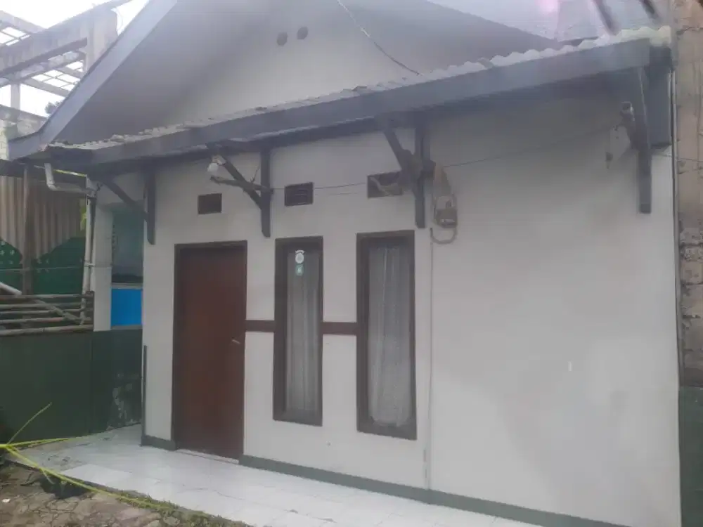 RUMAH SAMPING JALAN LEMBANG, LT 84 LB 72, Carport 2 Mobil