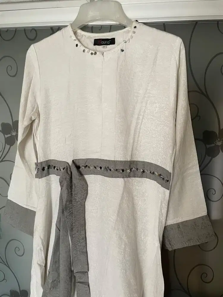 PRELOVED GAMIS PUTIH (WHITE) SIZE M-L BUSUI FRIENDLY