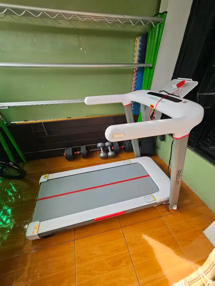 JUAL CEPAT,, TREADMILL IREBORN MOSCOW PUTIH, MULUS TANPA LECET, NEGO .