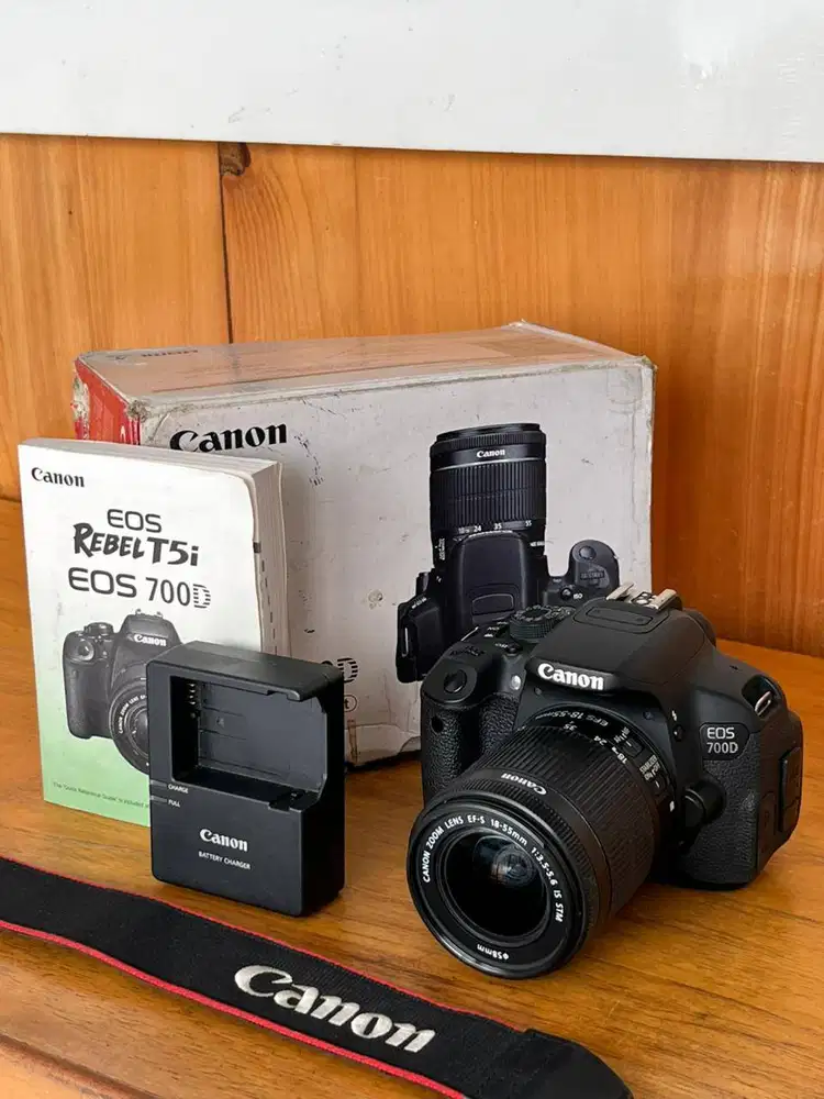 Canon EOS 700D Kit EF-S 18-55mm IS STM