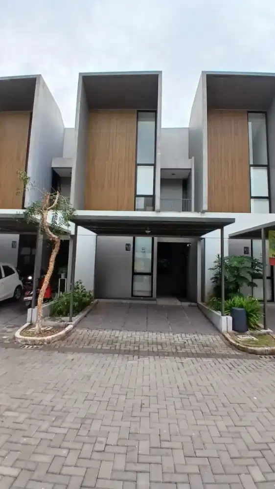 Disewakan rumah baru di grand wisata cluster 02