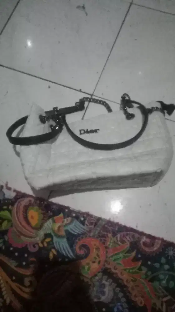 Tas selempang wanita Dior