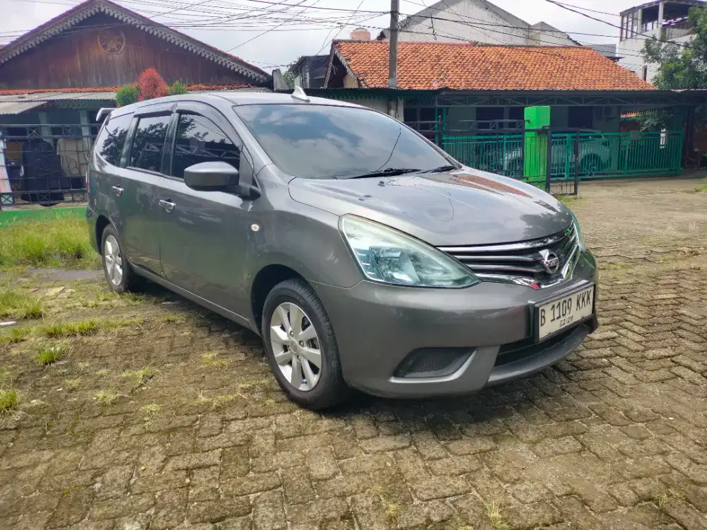 Grand Livina SV a/t 2014