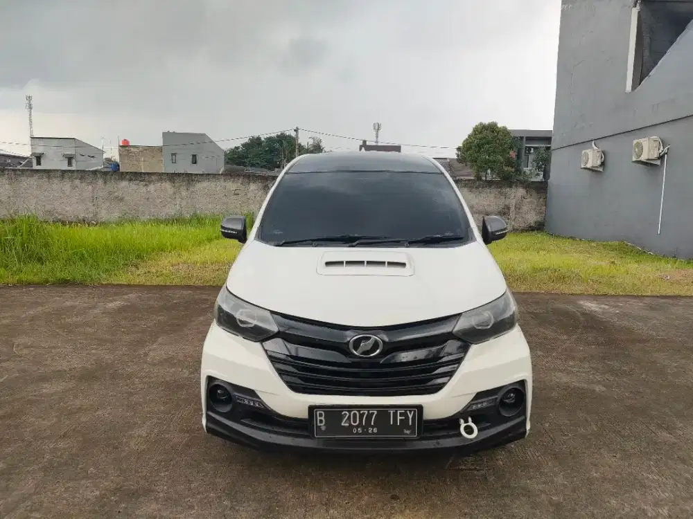 Xenia R Sporty Manual 2016 Putih
