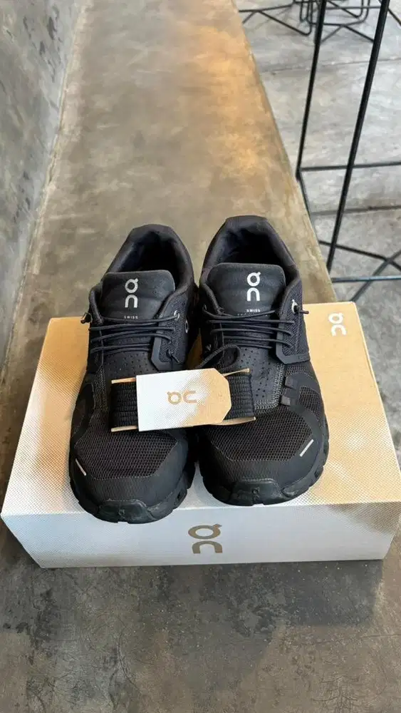 Sepatu On Cloud 5 Black