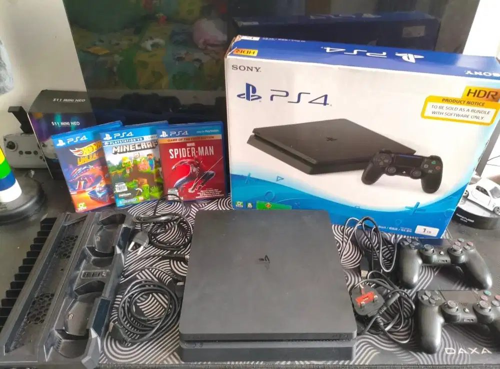 Ps4 slim 1TB jarang pakai ex garansi Indo