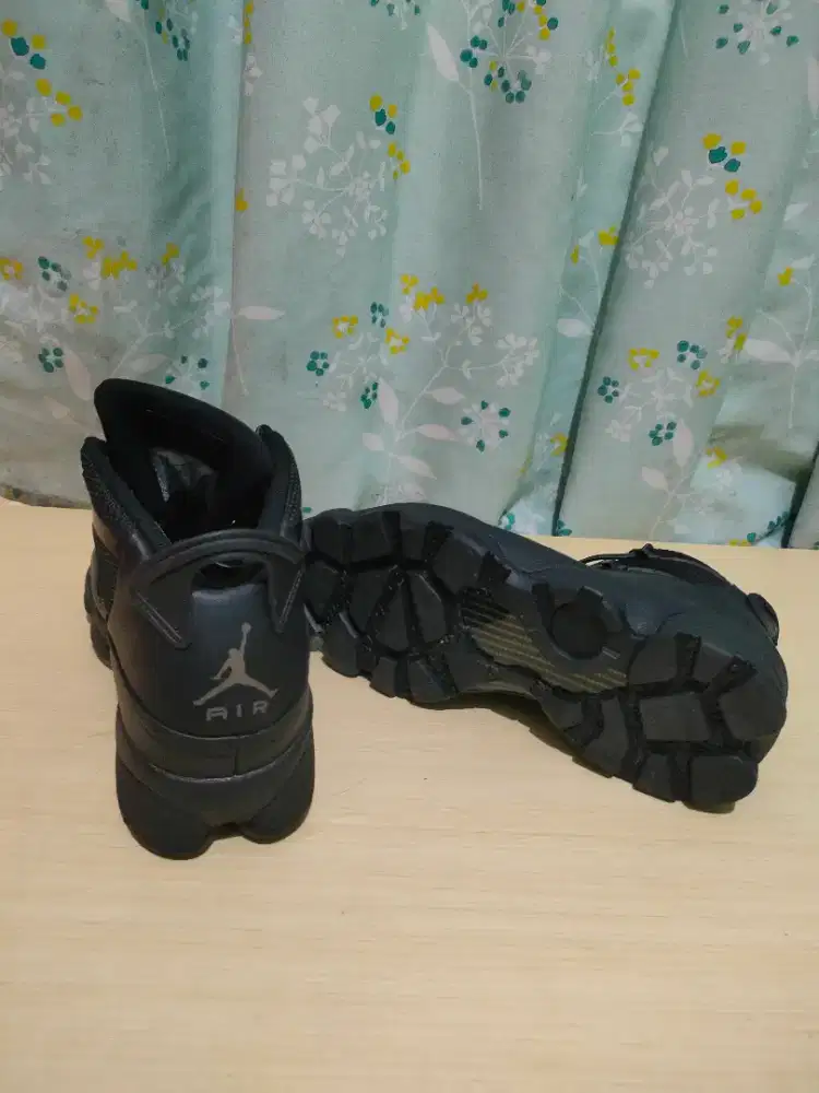 sepatu Air Jordan Winterized 6 Rings 'Black'