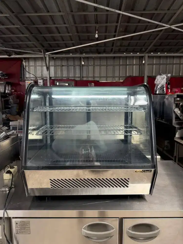 CAKE SHOWCASE TOP TABLE

Merk KrisChef
Kapasitas 120 liter
Uk70x57x69