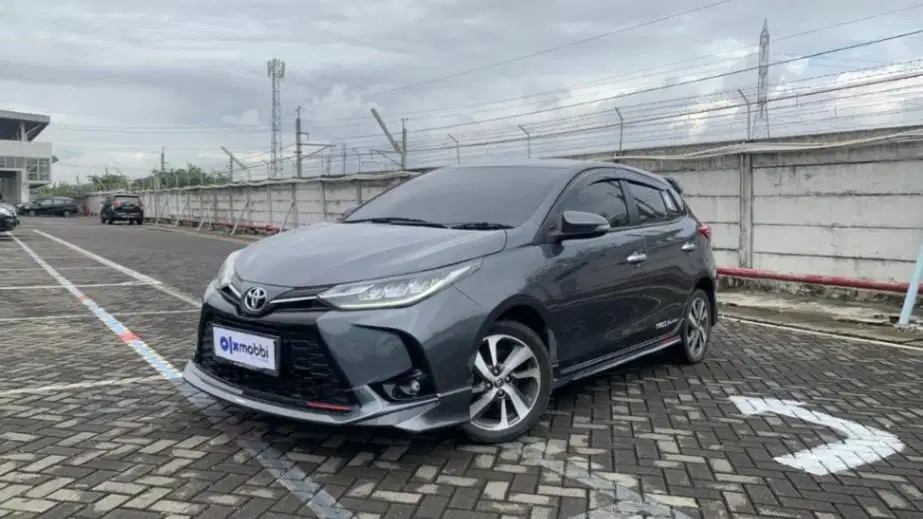 DP MURAH - Toyota Yaris 1.5 S Bensin-AT 2021 Abu-Abu