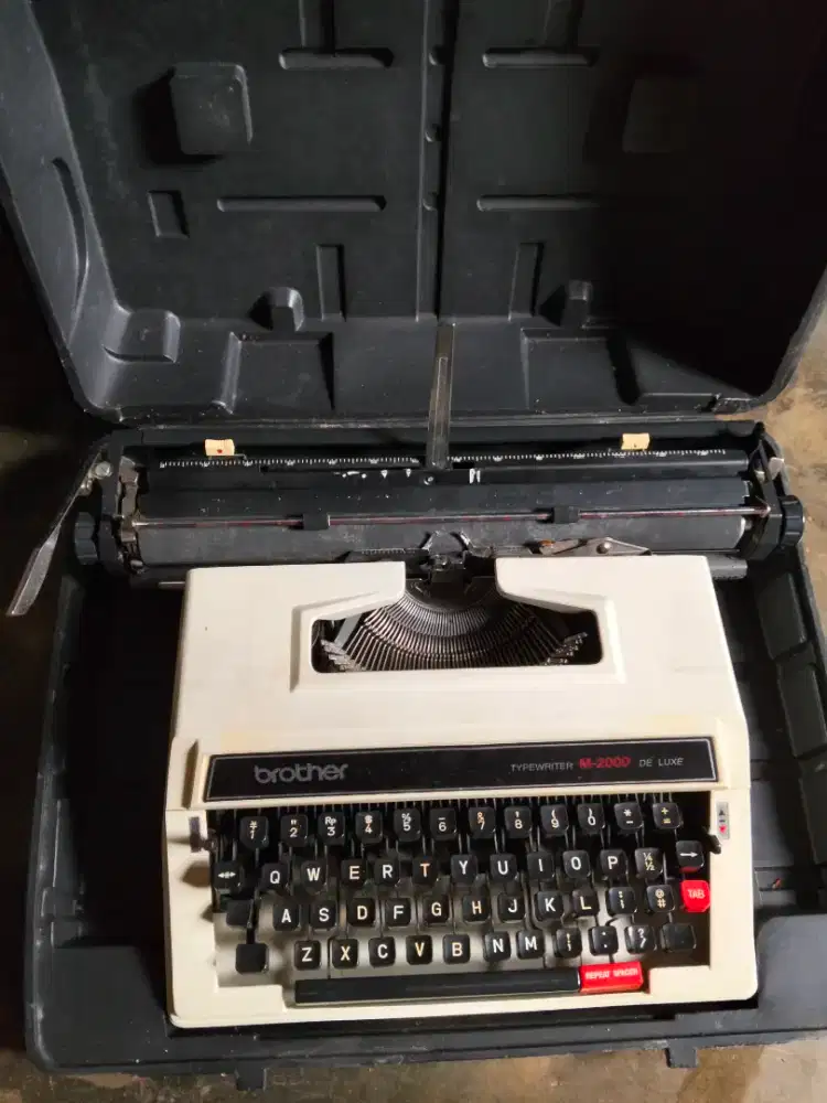 Mesin tik merek Brother siap pakai