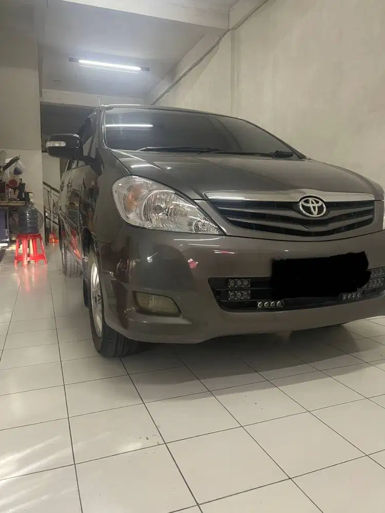 Kijang Innova 2010
