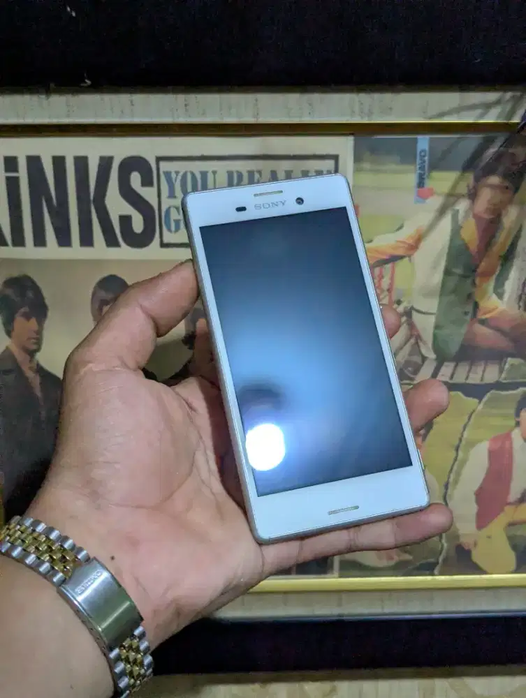 Sony Xperia M4 Aqua White Color Like a Walkman