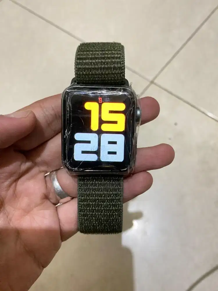 Apple watch series 2 42mm layar pecah