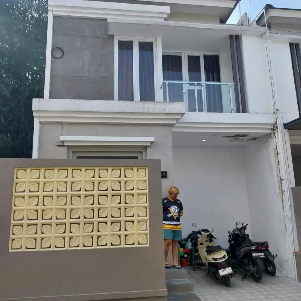 Rumah 2 lantai siap huni jual cepat