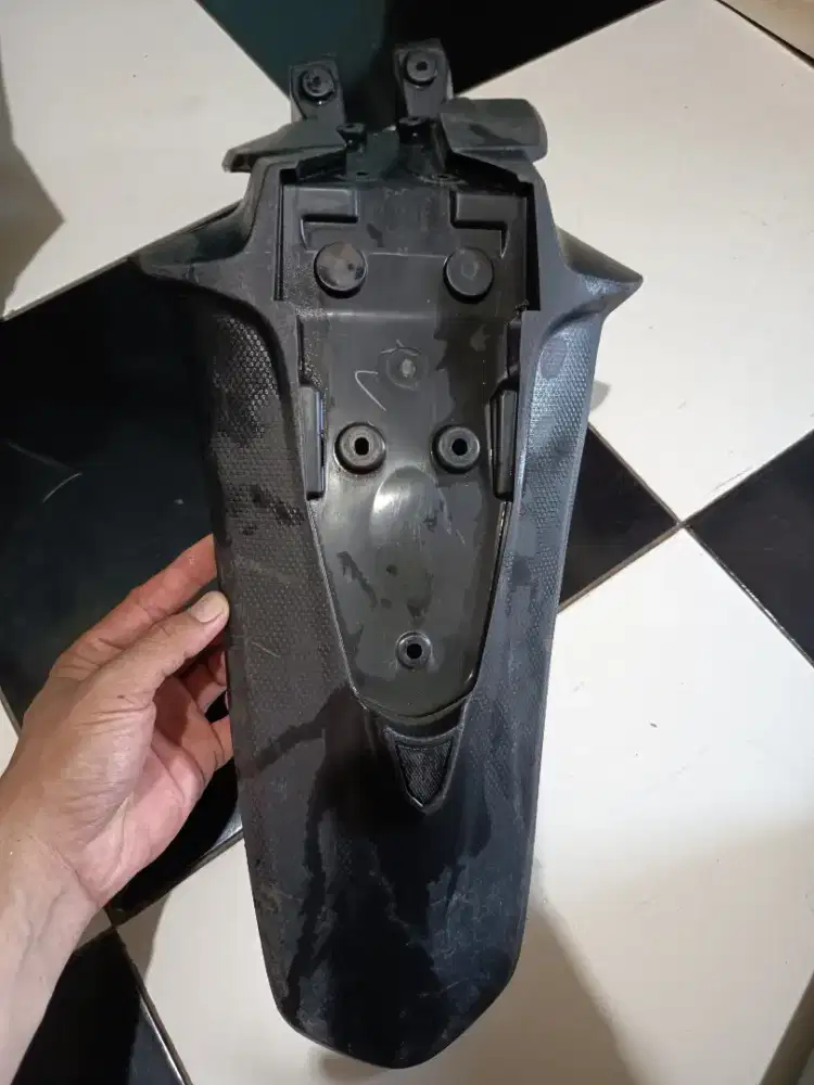 Spakbor belakang gsx150