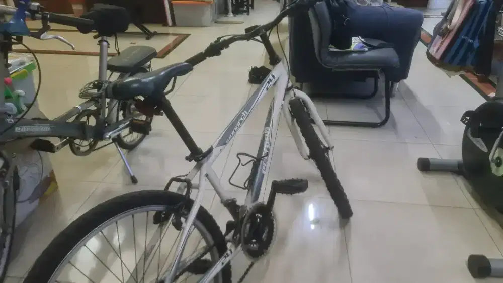 SEPEDA POLYGON MONARCH 24 MTB