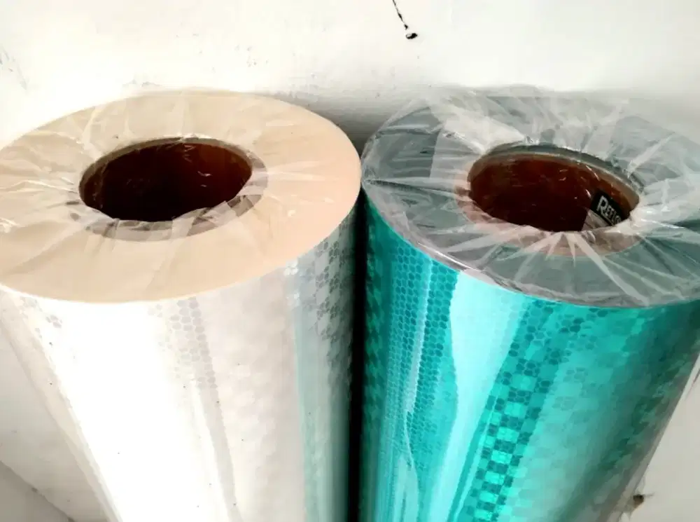 Stiker reflektif reflektor