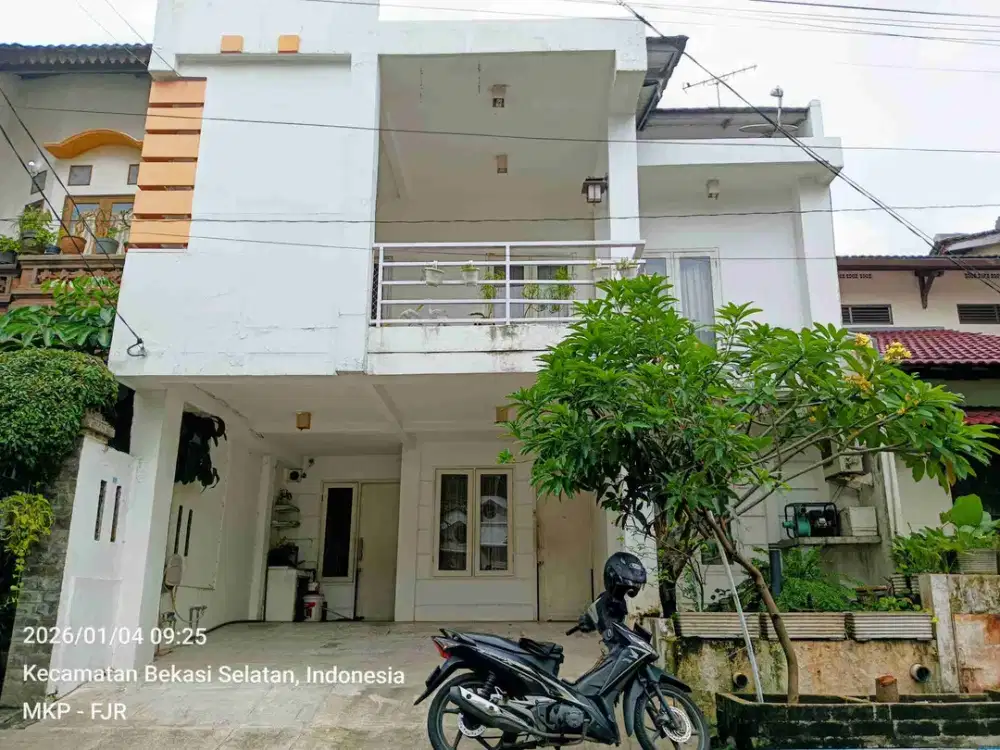 rumah 2lt 4+1kt di komplek galaxy