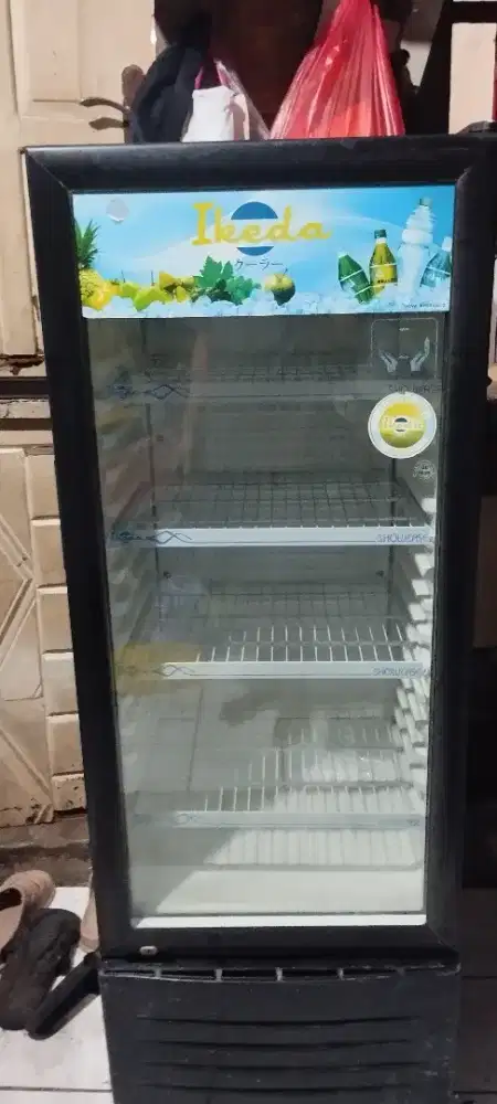 SHOW CASE pendingin minuman merk IKEDA