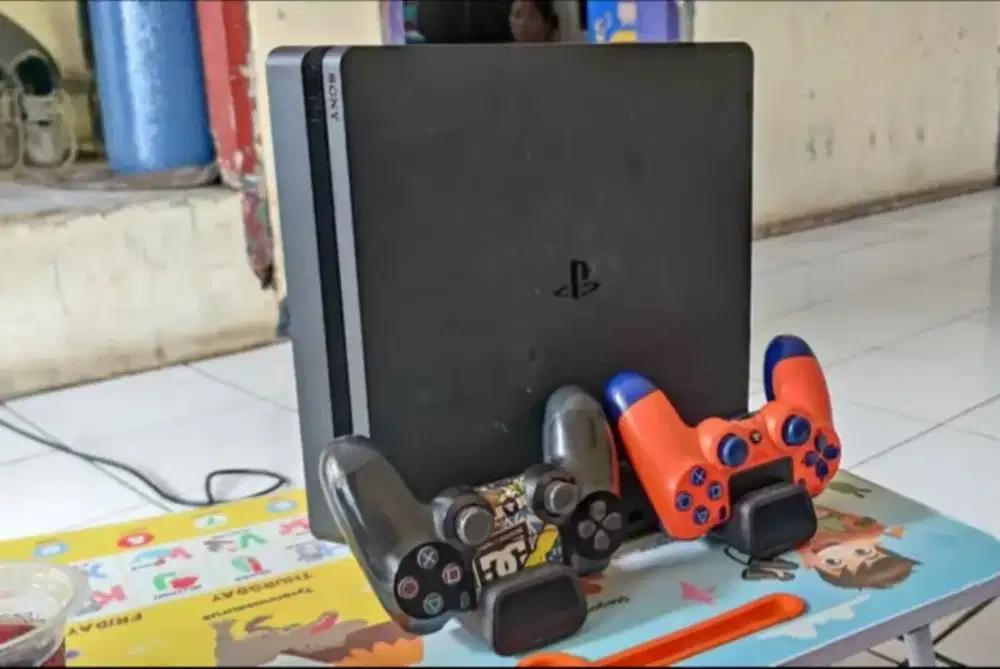 PS4 slim HAND 6.72 1tb seri 20 (cuh 2006a) ex resmi sony indo