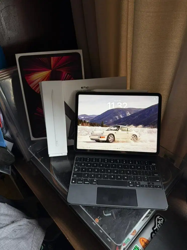 ipad pro gen 3 M1 256gb wifi only ibox + apple magic keyboard +  pen
