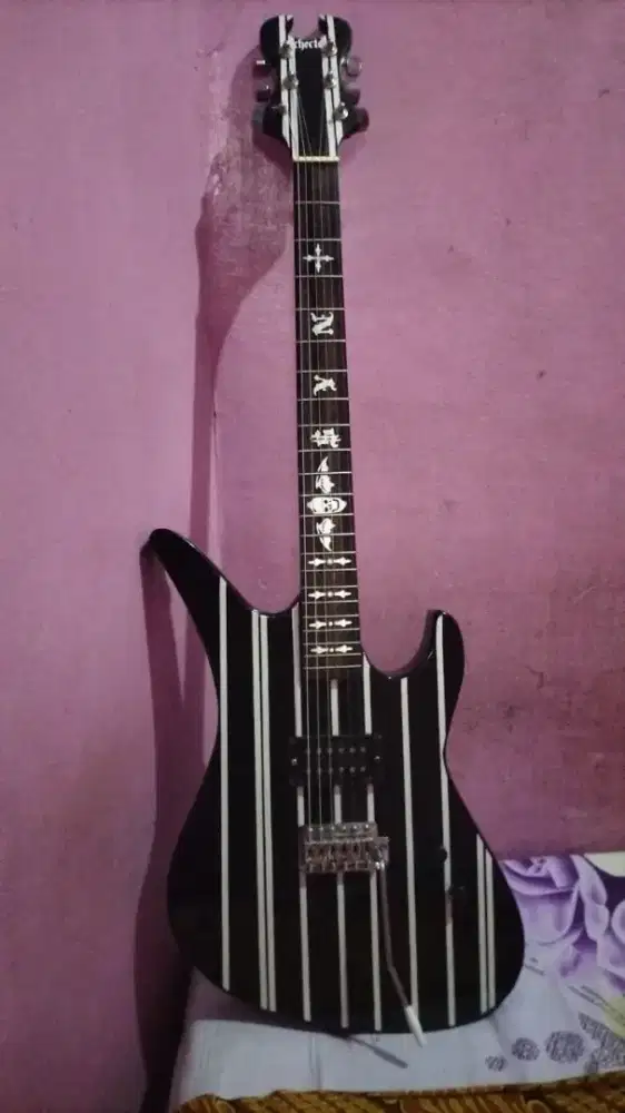 GITAR LISTRIK SECOND