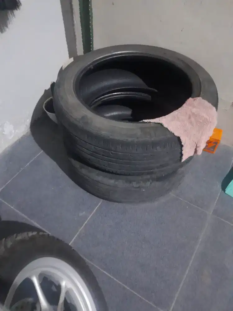 Ban bekas  . Smg barat