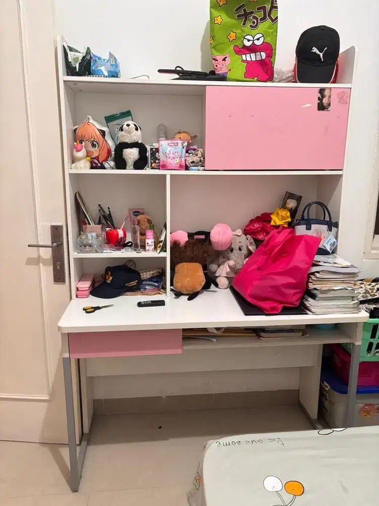 Meja belajar pink