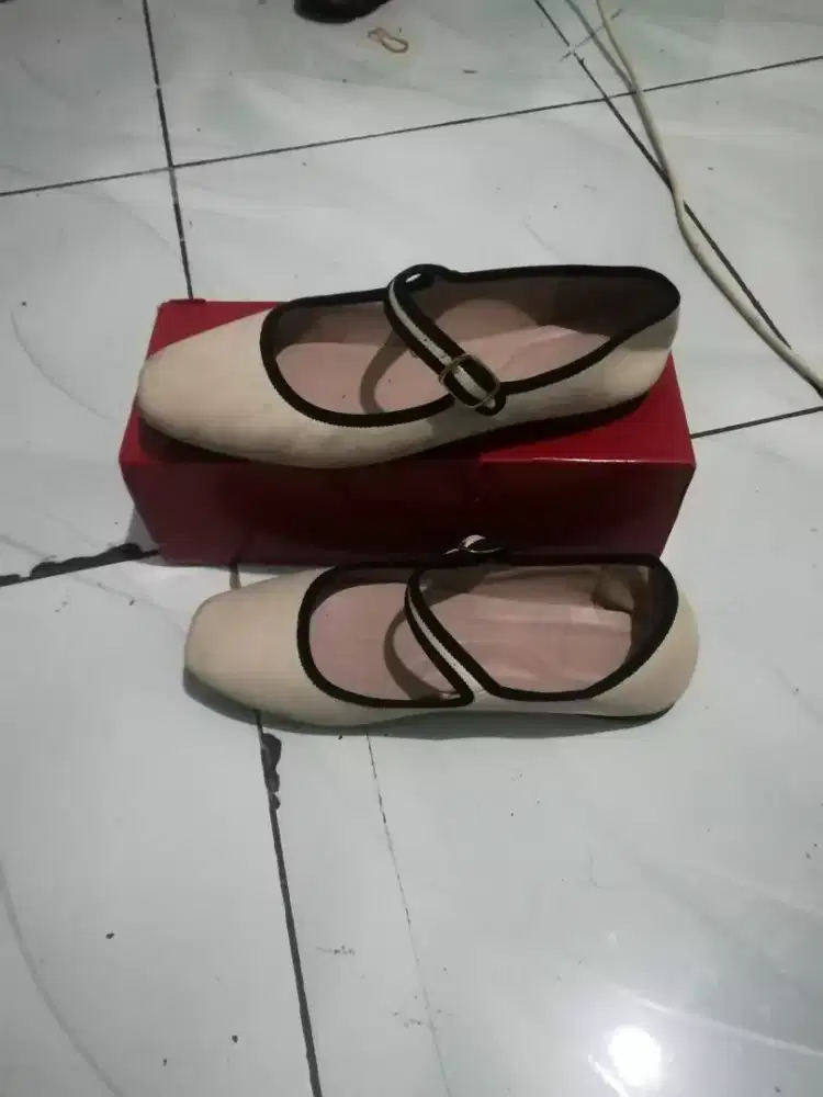 Sepatu Wanita Rowey Yoona Size 41