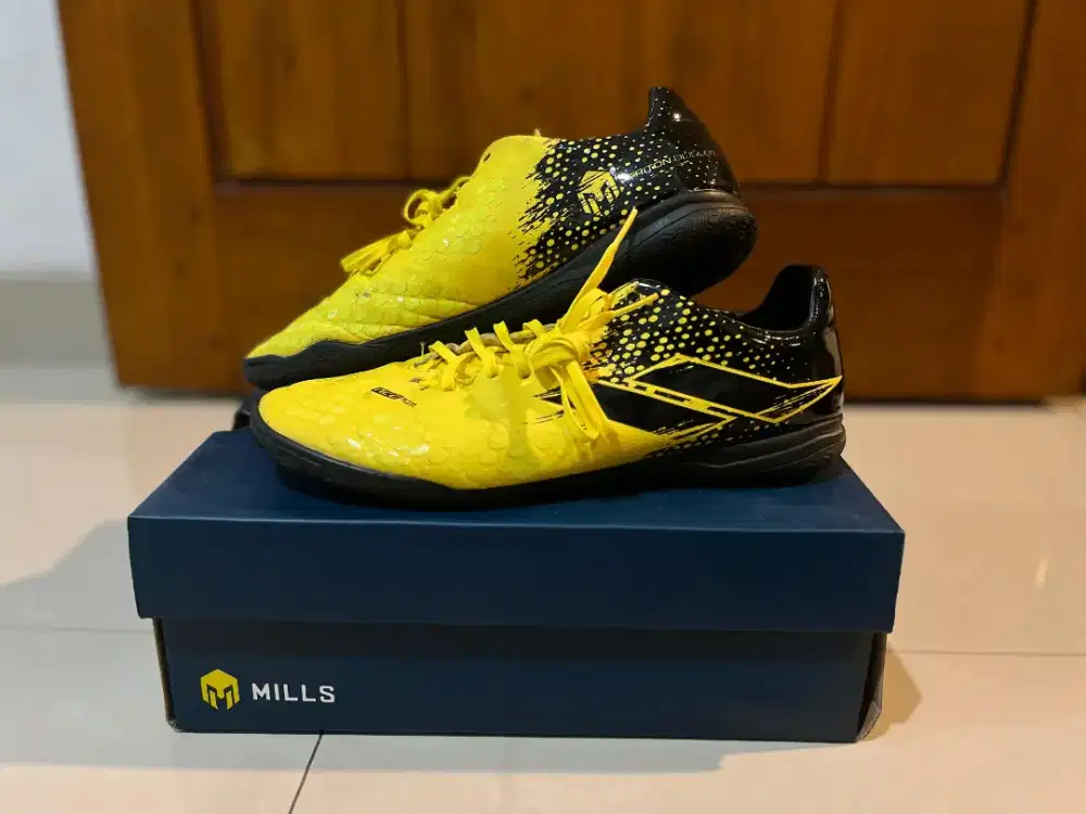 2. Mills, Triton Deislee In(SEPATU FUTSAL)
