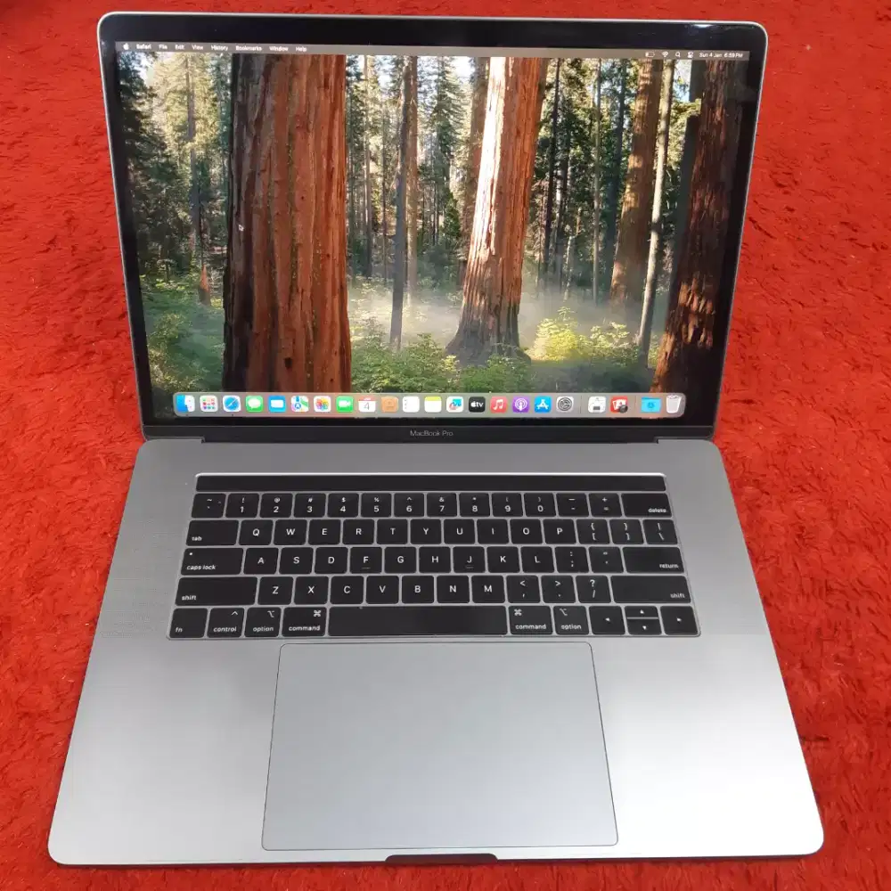 Macbook pro 2018 15 inch ram 32gb ssd 512gb i7 dual vga bisa cod