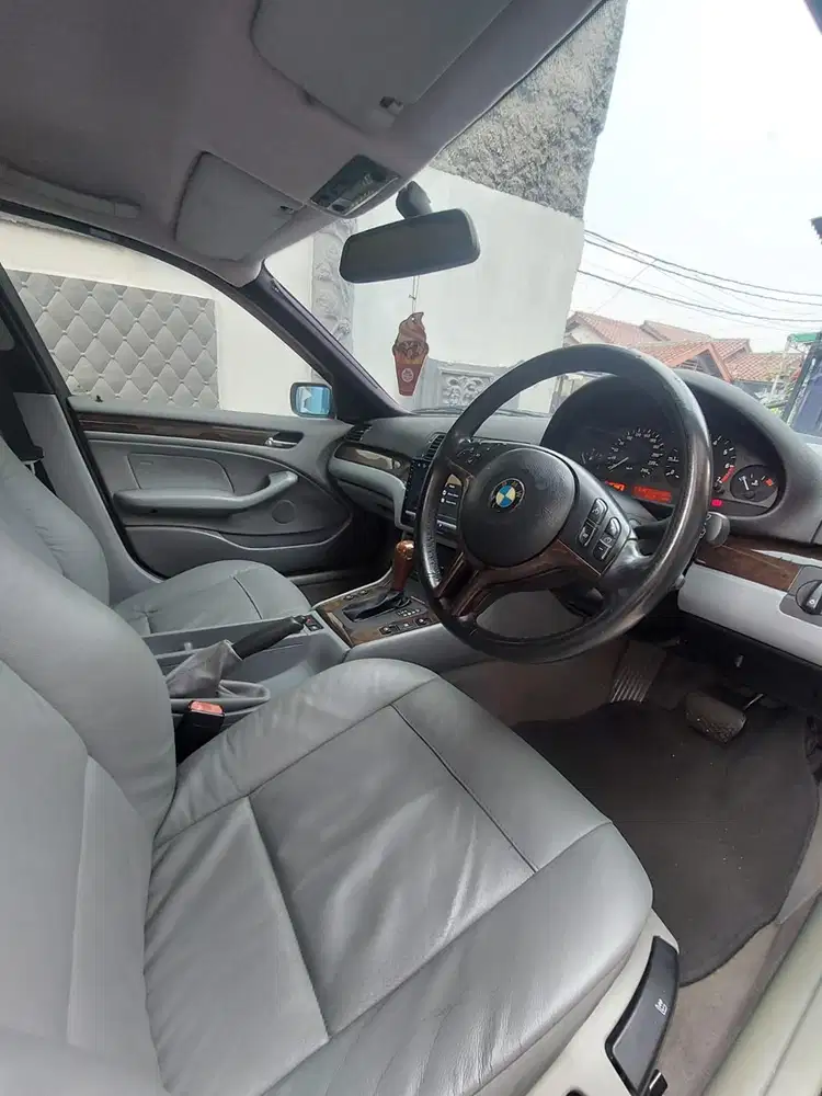 BMW 325i 2001 Bensin